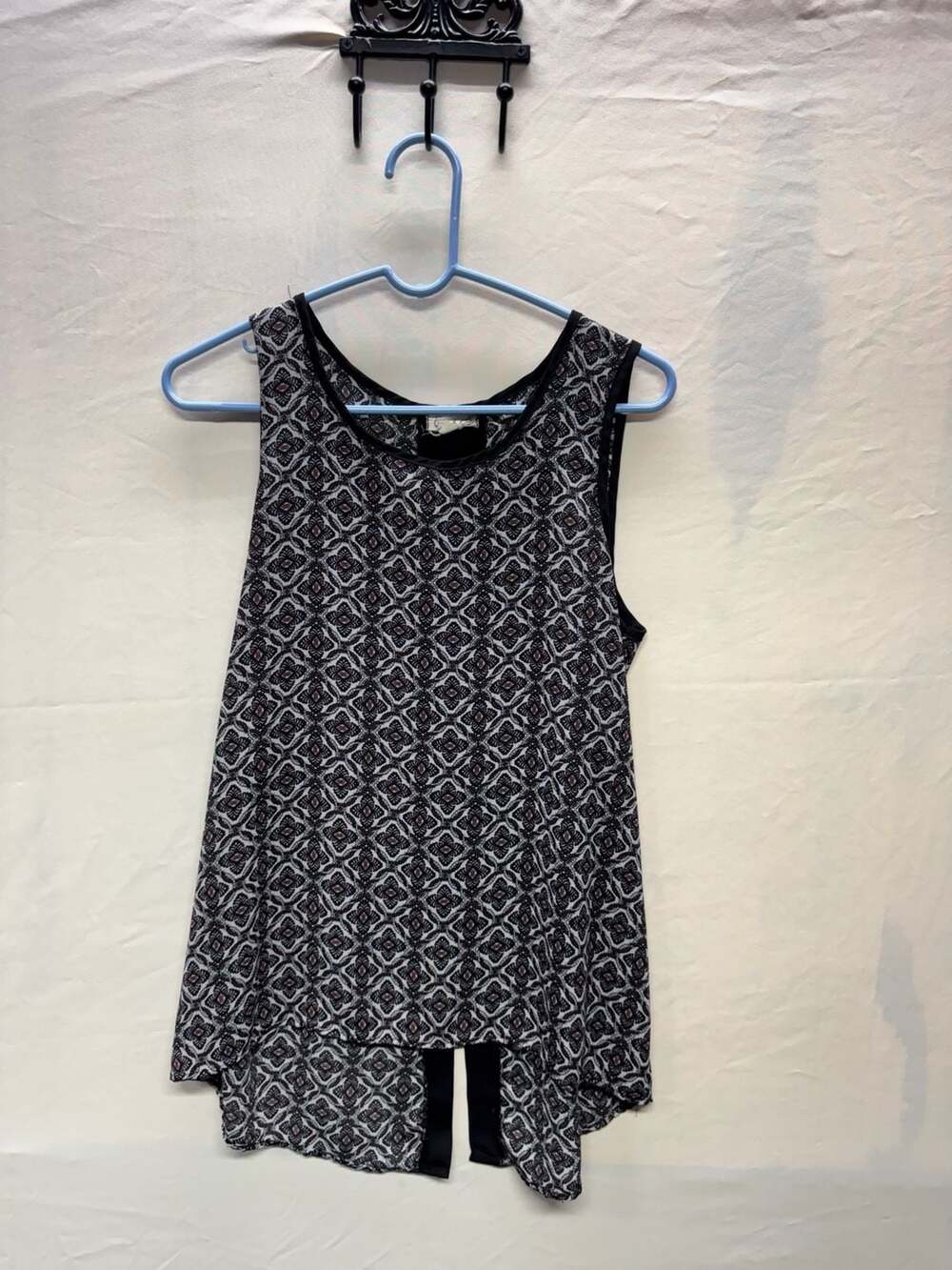 Emi & Joe Black and White Geometric Print Sleeveless Tank Top Size S